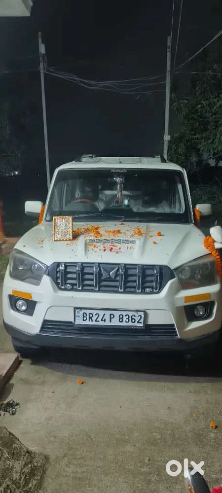 Mahindra Scorpio 2016 Petrol