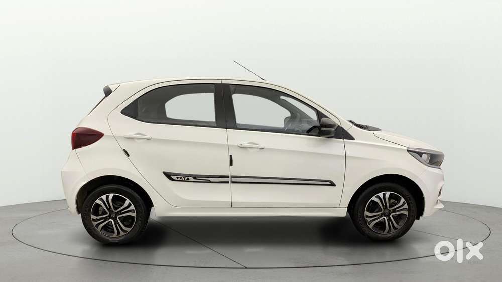 Tata Tiago 1.2 Revotron Xta, 2024, Petrol