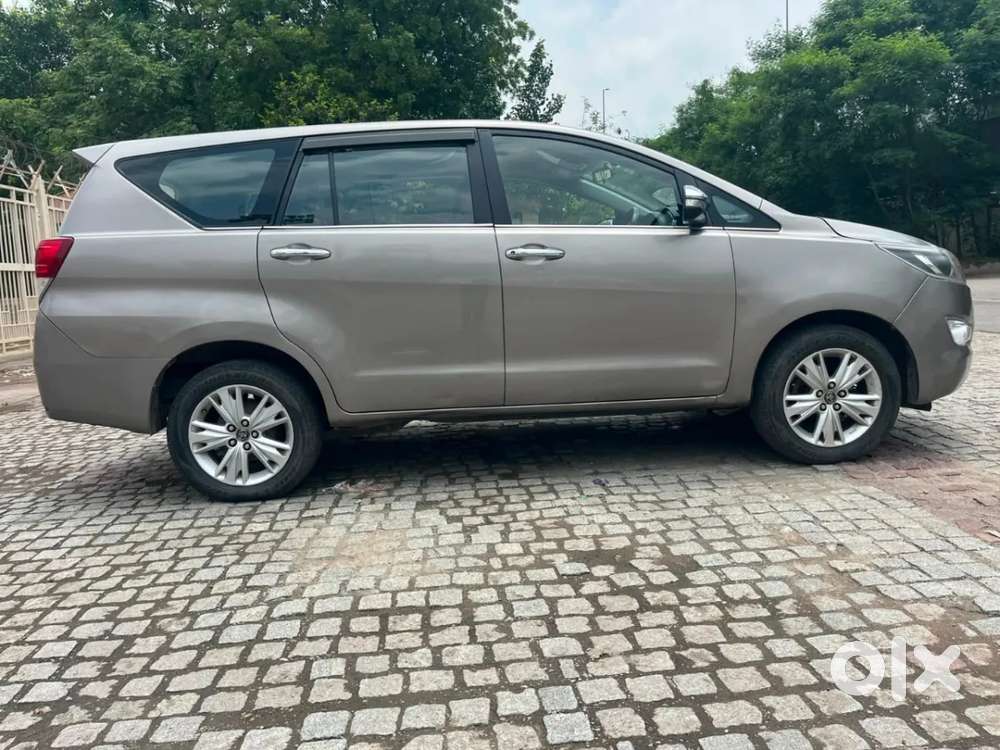 Toyota Innova Crysta 2.8 Zx At 7 Seater, 2016, Diesel