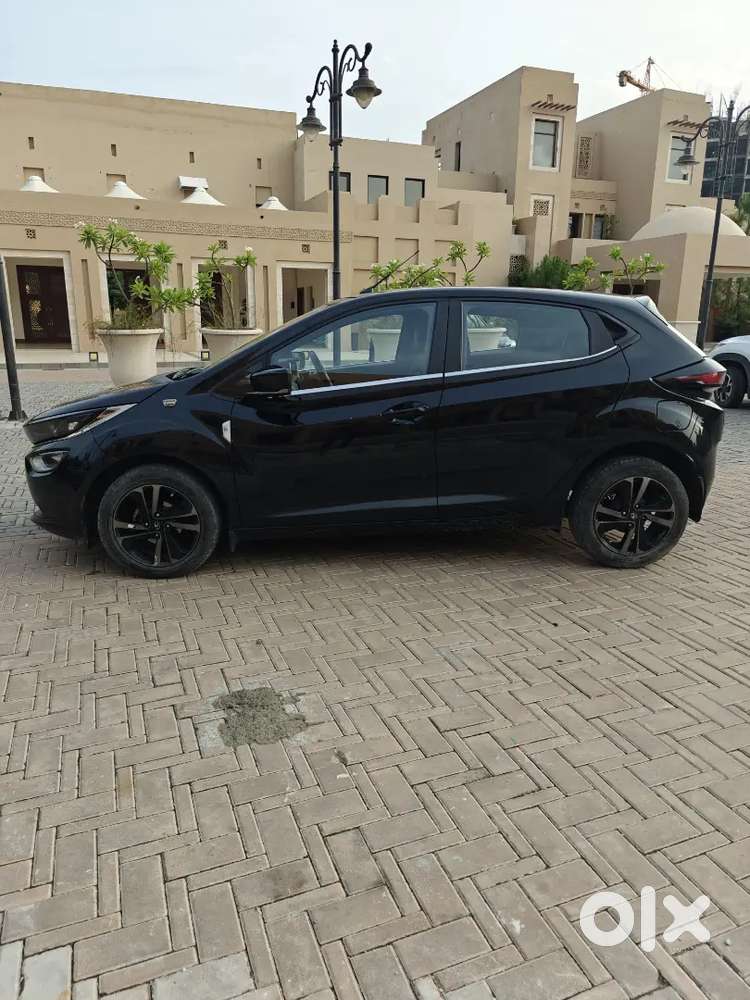 Tata Altroz Dark Edition– Excellent Condition, Company Serviced