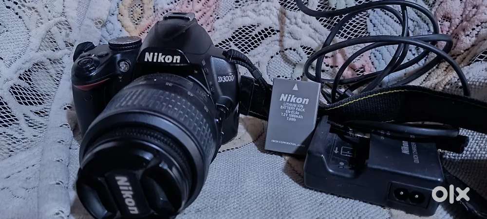 Nikon D3000 DSLR with 18-55 VR lens (No video feature) - Cameras