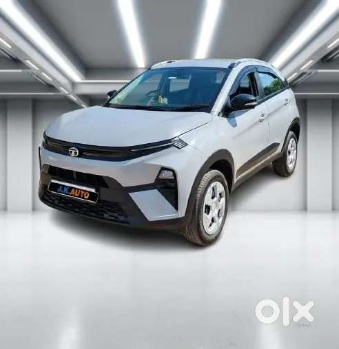 Tata Nexon, 2025, Petrol