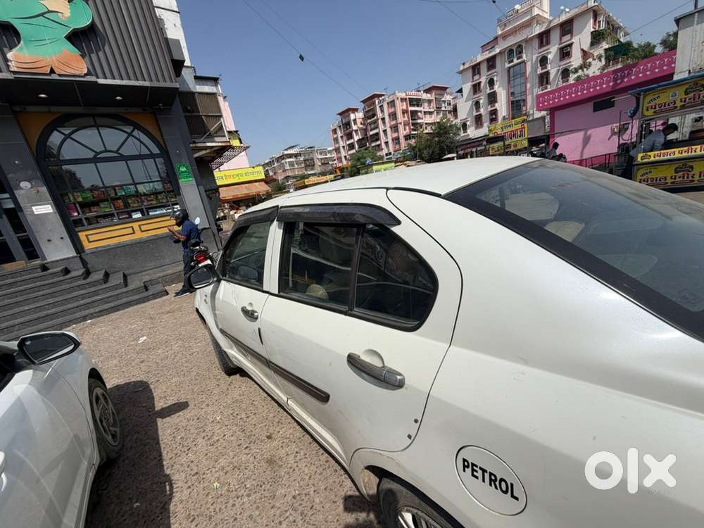 Maruti Suzuki Swift Dzire 2011 Petrol