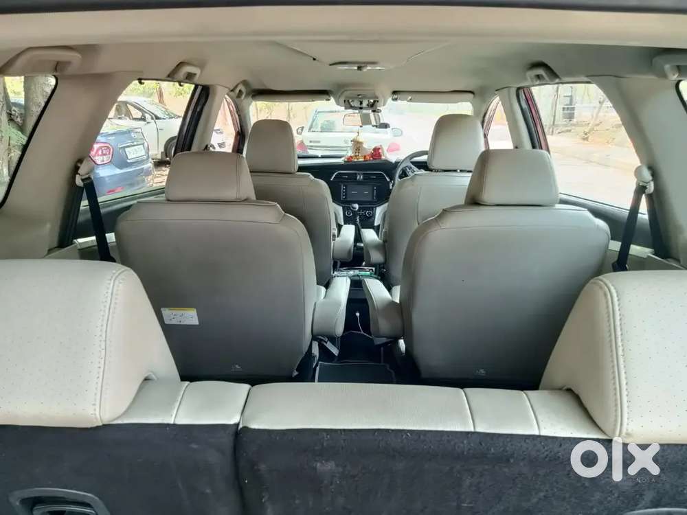 Mahindra Marazzo M8 2018