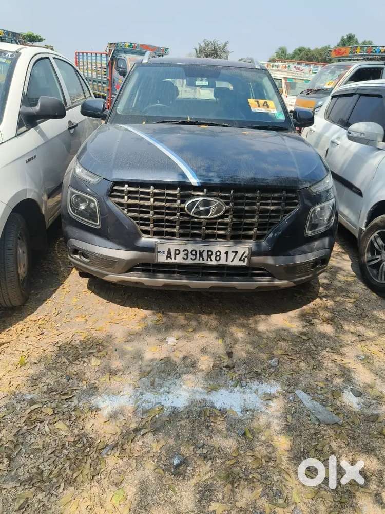 Hyundai Venue 2021 Petrol 108000 Km Driven