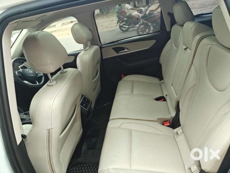 Mahindra Xuv700 2.2 Ax 7 Diesel At Luxury Pack Str, 2022, Diesel