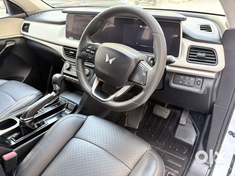 Mahindra Xuv700 2.2 Ax 5 Diesel At Str, 2022, Diesel