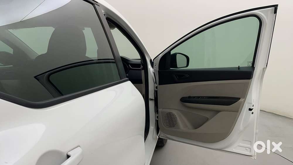 Renault Triber Rxt, 2023, Petrol