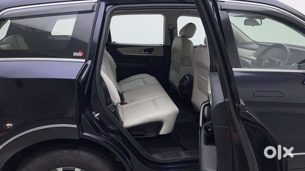 Mahindra Xuv700 2.0 Ax 7 Petrol At Str, 2024, Petrol