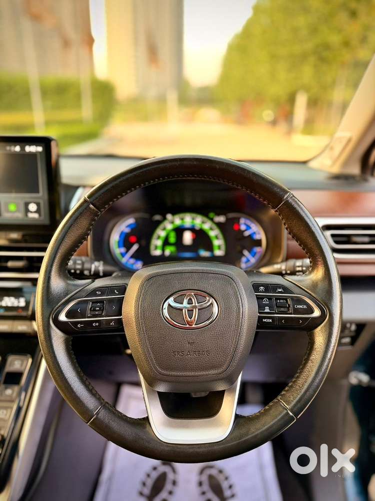 Toyota Innova Hycross 2.0 Zx (o) Hybrid 7 Str, 2023