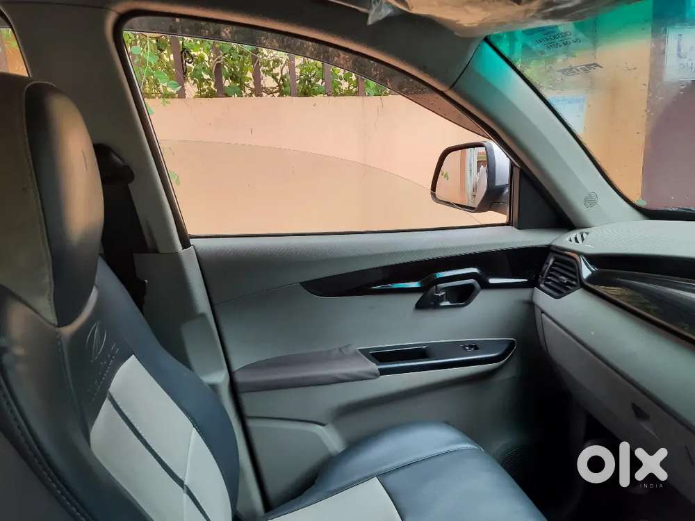 Mahindra Kuv 100 2016 Petrol Good Condition & Top End Model