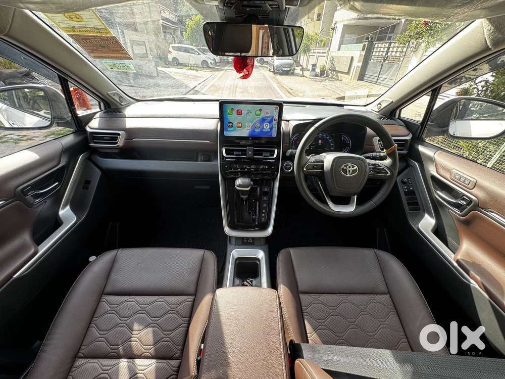 Toyota Innova Hycross 2.0 Zx (o) Hybrid 7 Str, 2025, Petrol