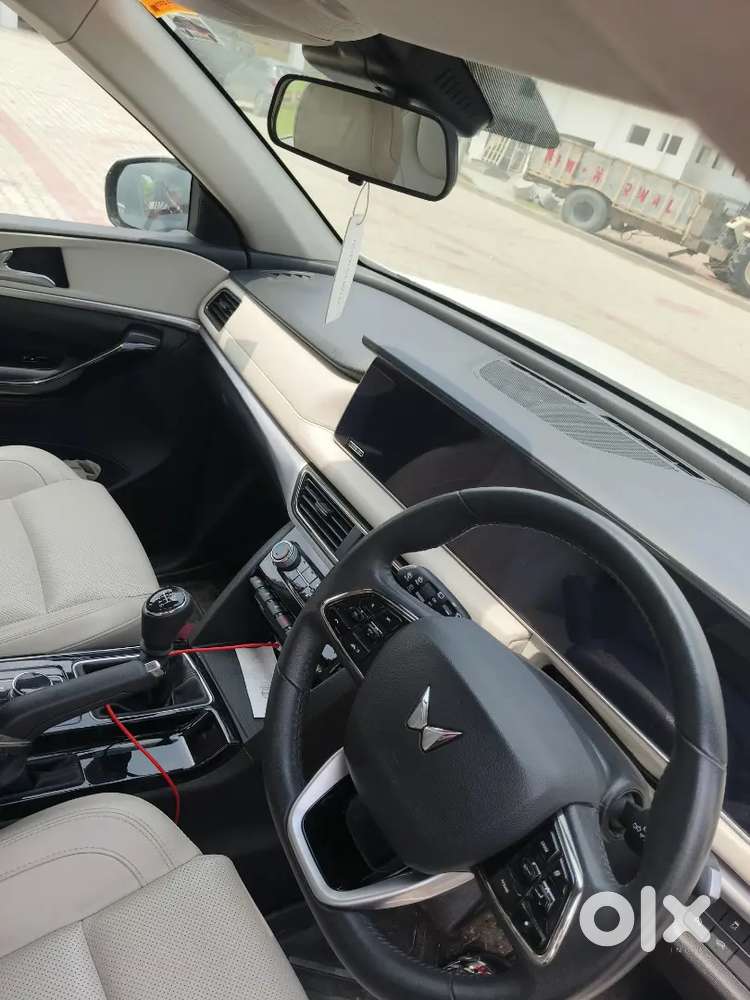 Mahindra Xuv700 2025 Diesel 16000 Km Driven