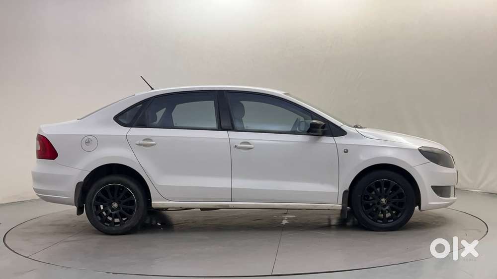Skoda Rapid 1.6 Mpi Elegance Plus, 2015, Petrol