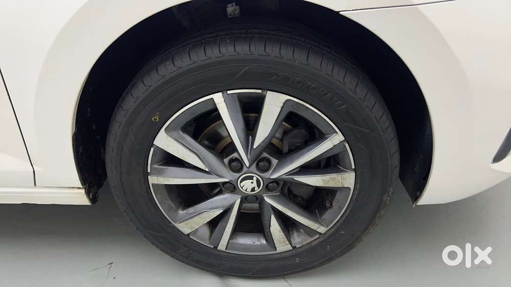 Skoda Slavia Style 1.0l Tsi At, 2022, Petrol