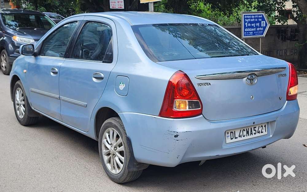 Toyota Etios V, 2011, Petrol