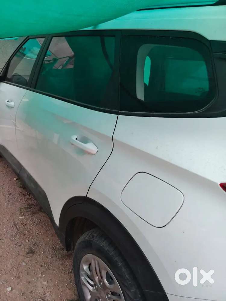 Kia Carens Prestige 7 2023 (number Plate Bh Wala)