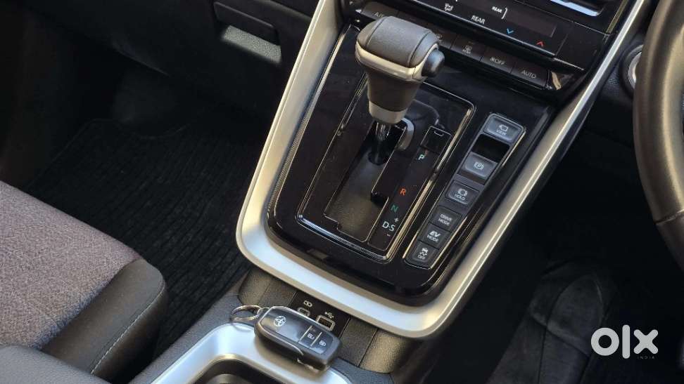 Toyota Innova Hycross 2.0 Vx Hybrid 7 Str, 2025, Petrol