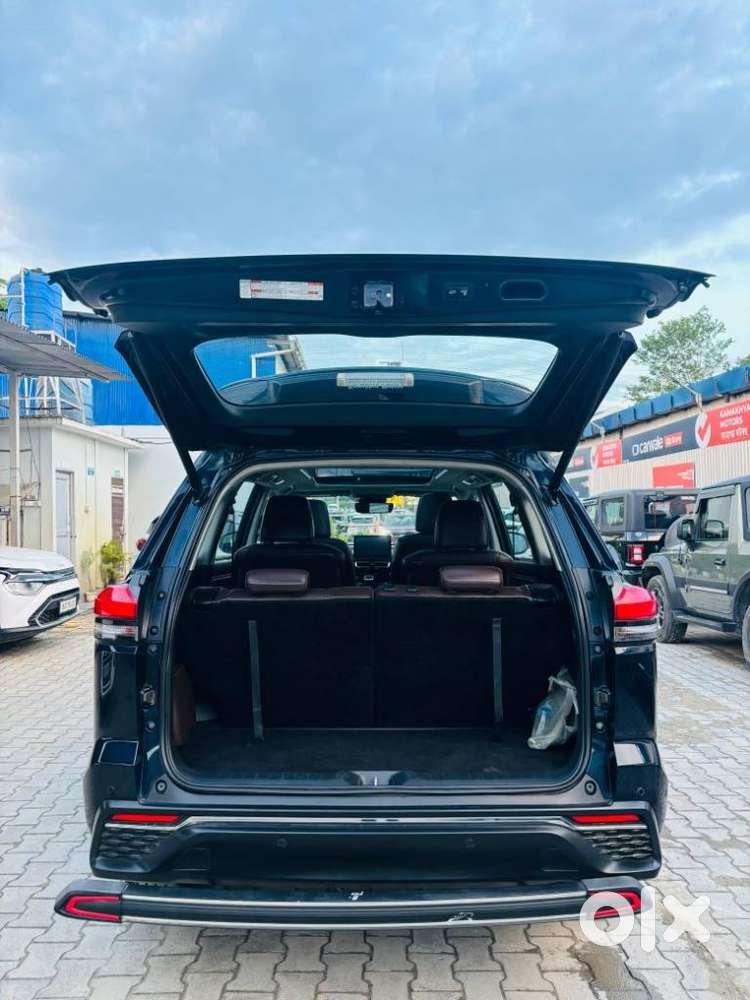 Toyota Innova Hycross 2.0 Zx (o) Hybrid 7 Str, 2023, Petrol