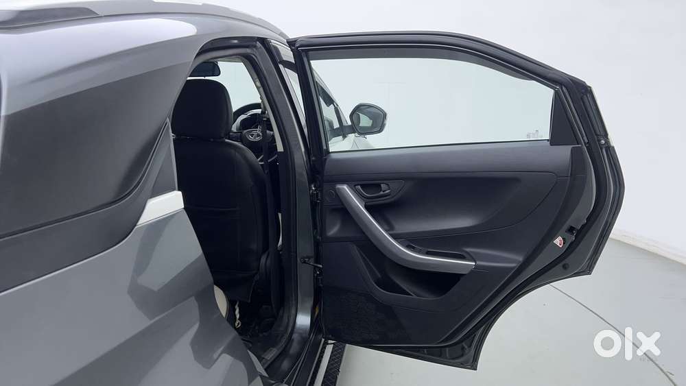 Tata Nexon 1.2 Revotron Xma Amt (s), 2022, Petrol