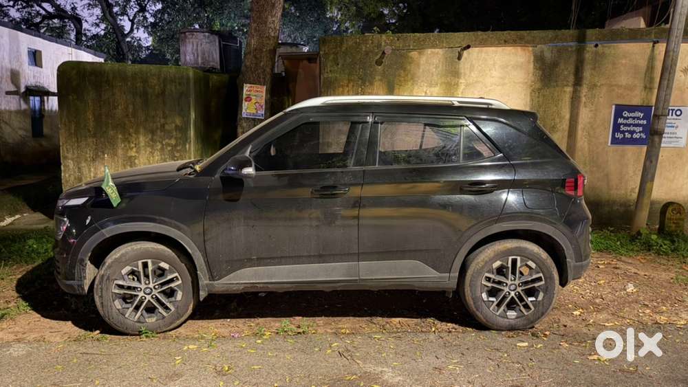 Hyundai Venue Petrol Manual 2023