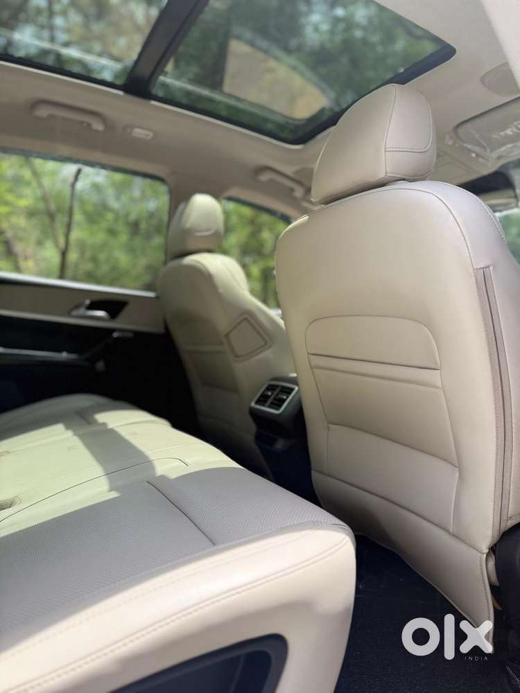 Mahindra Xuv700 2.0 Ax 7 Petrol At Luxury Pack Str, 2023, Petrol