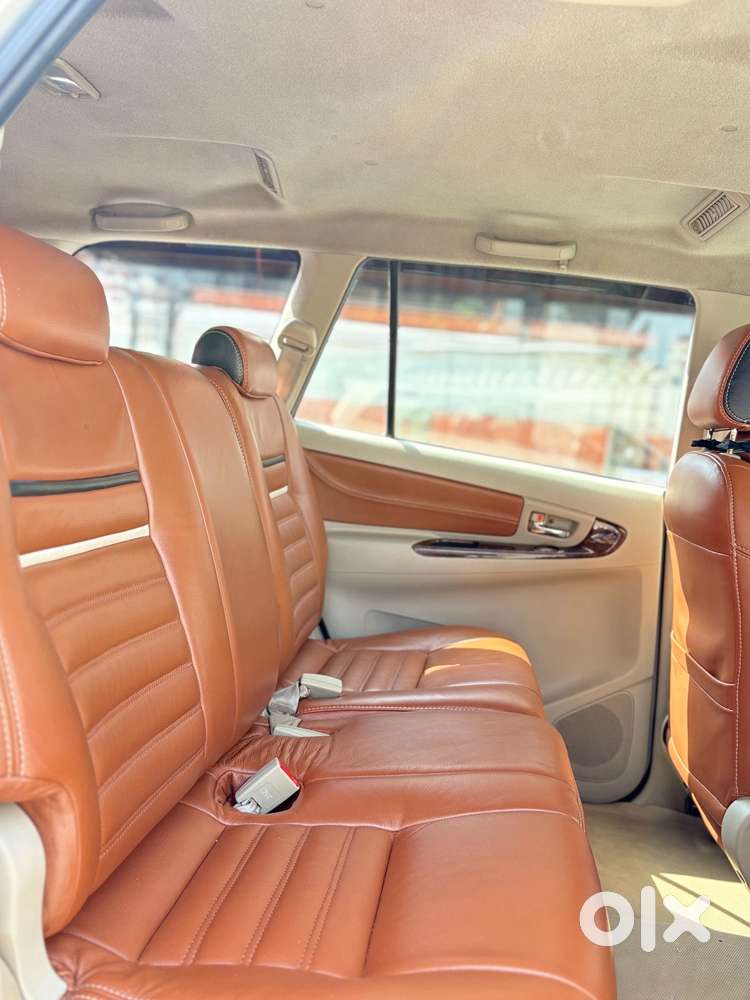 Toyota Innova 2.5 Vx 8 Seater Bs Iv, 2014, Diesel