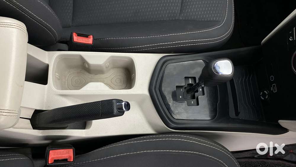 Mahindra Xuv300 W6 Amt Diesel, 2022, Diesel