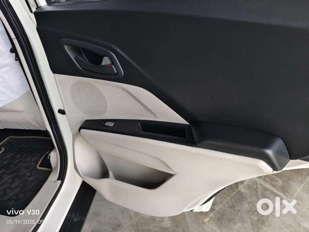 Mahindra Xuv300 Turbosport 2022 Petrol 8000 Km Driven