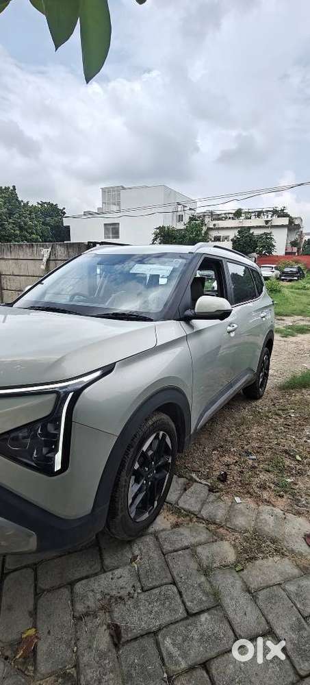 Kia Carens Clavis, 2025, Petrol