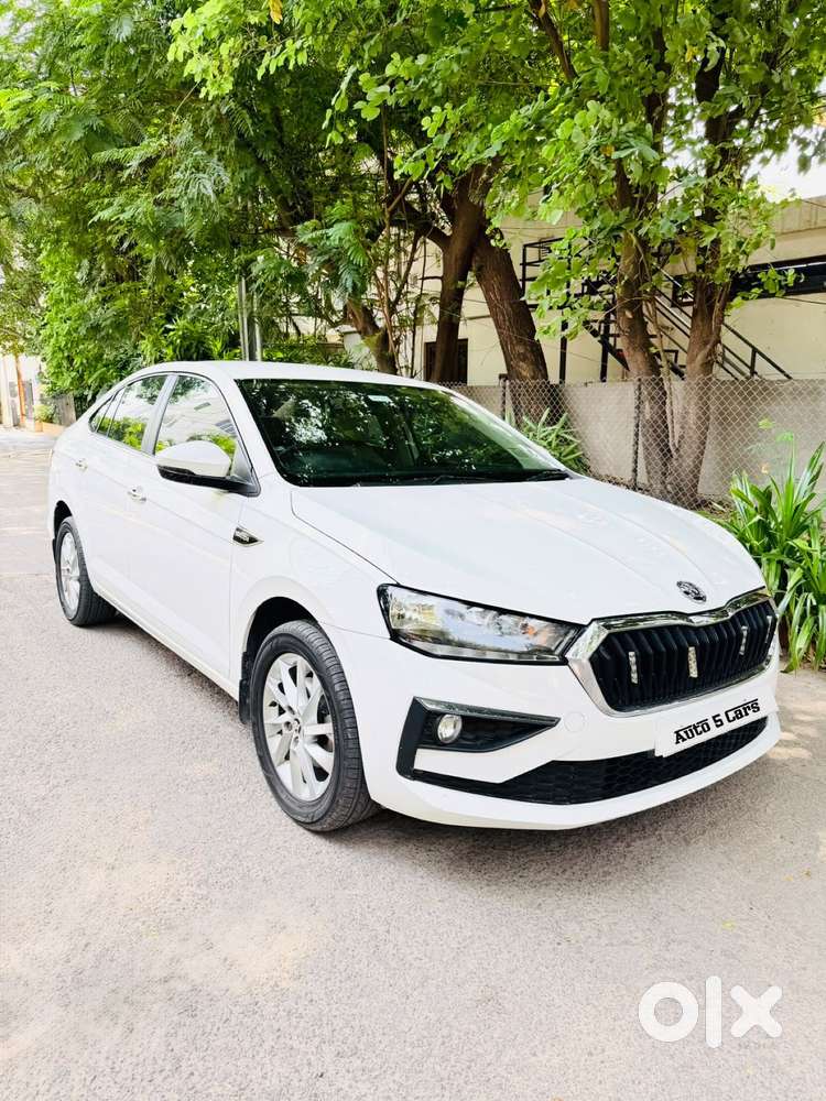Skoda Slavia Ambition 1.0l Tsi At, 2023, Petrol