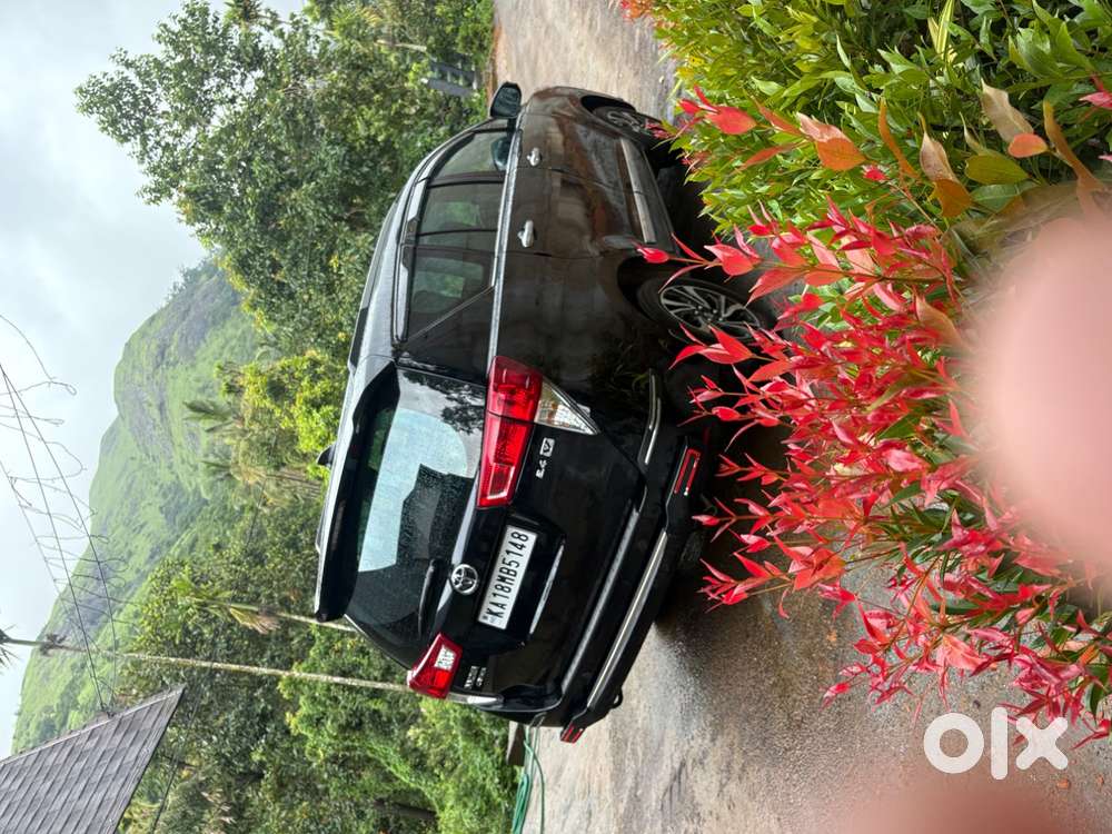 Toyota Innova Crysta 2025