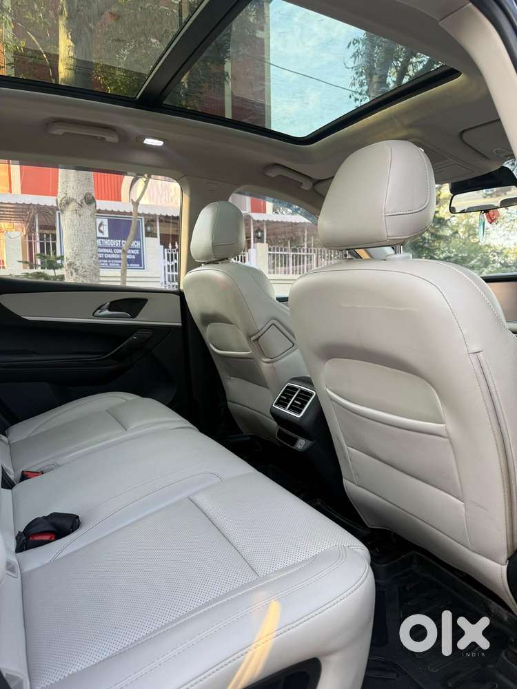 Mahindra Xuv700 2.2 Ax 7 Diesel At Str, 2022, Diesel