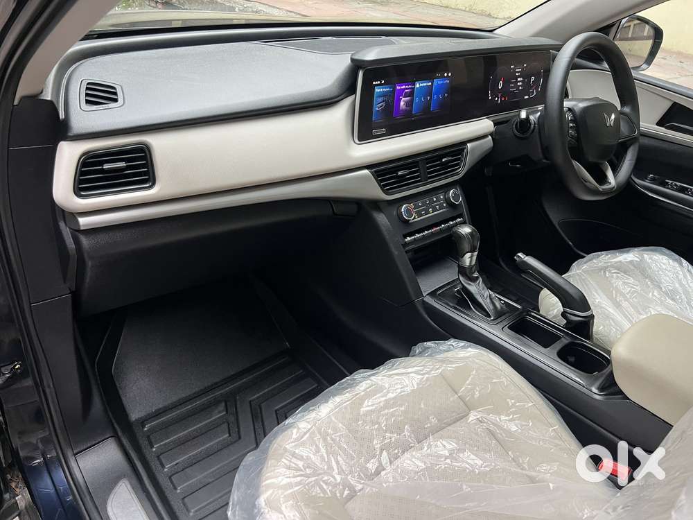 Mahindra Xuv700 2.2 Ax 5 Diesel At 7 Str, 2022, Diesel