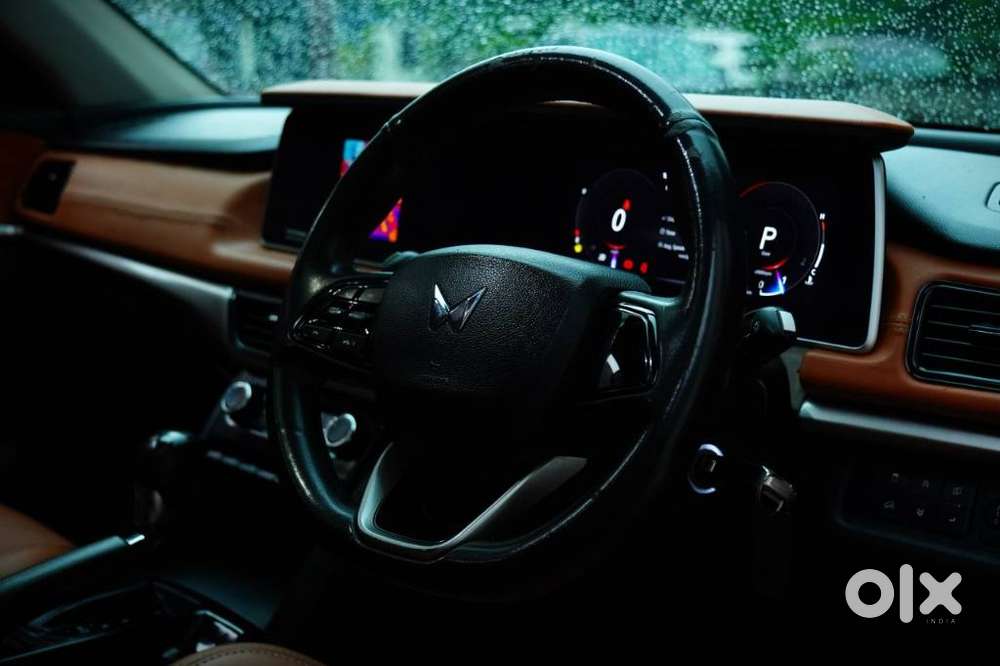 Mahindra Xuv700 2.0 Ax 5 Petrol At Str, 2022, Petrol