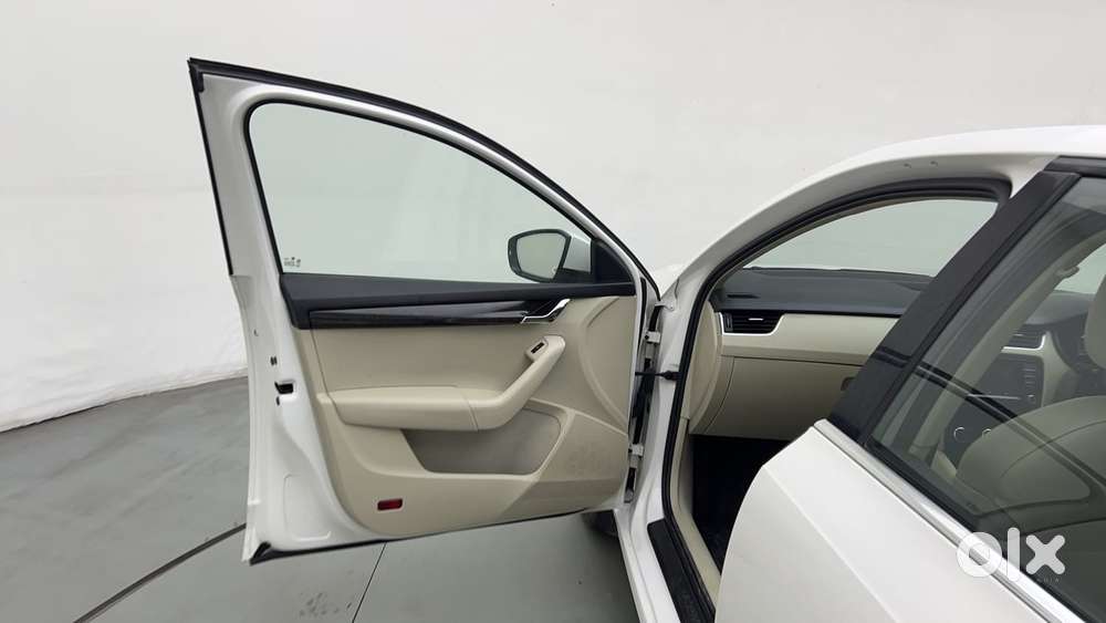 Skoda Octavia Ambition Plus 1.8 Tsi At, 2017, Petrol