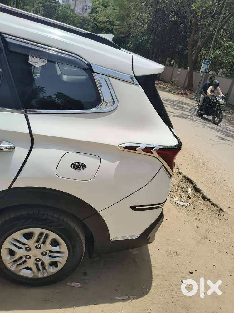 Low Driven Car. Spinny Agents Do It Ping Mi