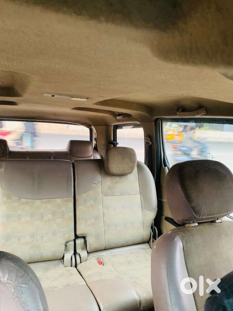 Selling Mahindra Xylo