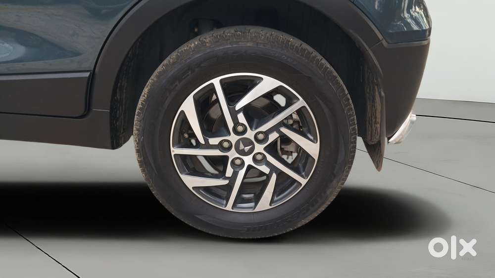 Mahindra Xuv300 1.2 W8 (o) Amt Petrol, 2022, Petrol