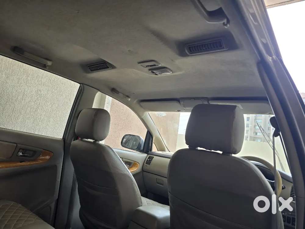 Toyota Innova 2010 Cng & Hybrids 140000 Km Driven