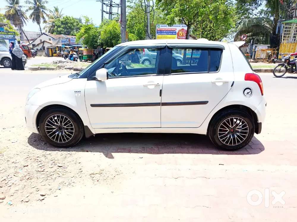 Maruti Suzuki Swift 2010 Diesel 85153 Km Driven