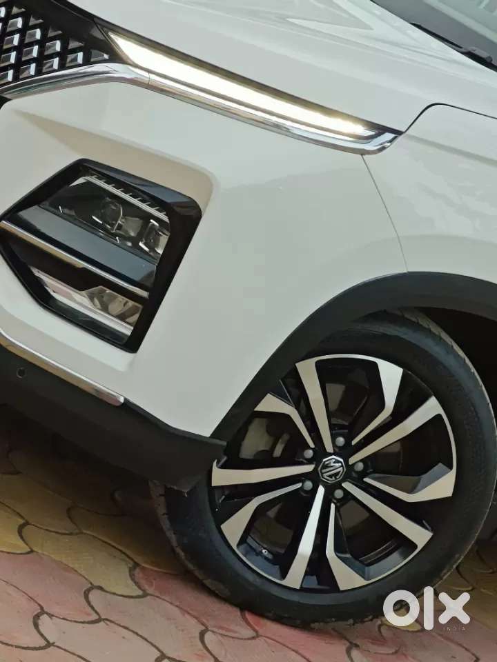 Mg Hector Plus Savvy Pro 1.5 Turbo Petrol Cvt 7 Str Dual Tone, 2023,..