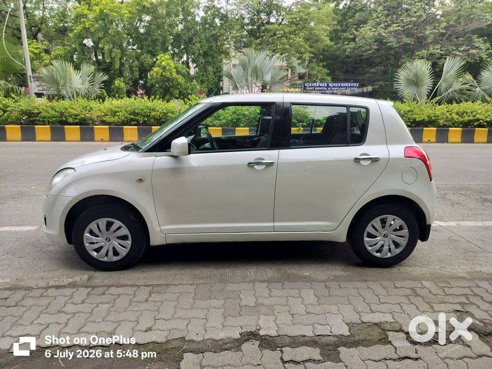 Maruti Suzuki Swift Vxi + Manual, 2010, Petrol