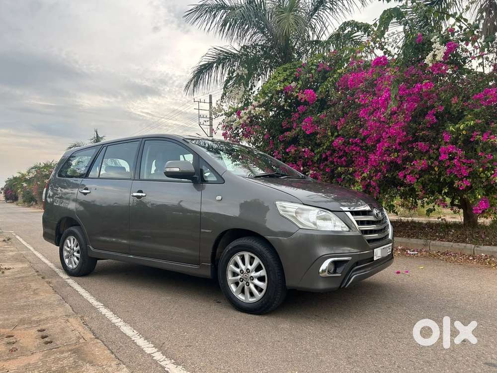 Toyota Innova brand new condition with Noc and Karnataka registered