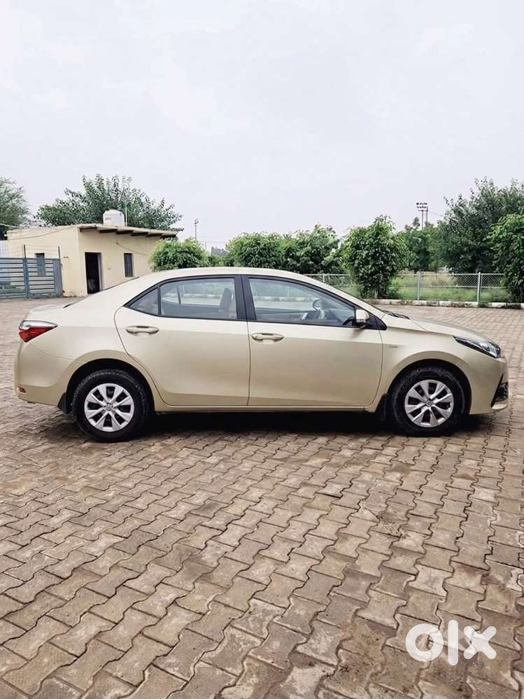 Toyota Corolla Altis 1.8 J, 2017, Petrol