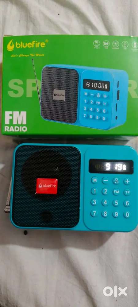 2 New unused item  FM radio & Bluetooth speaker