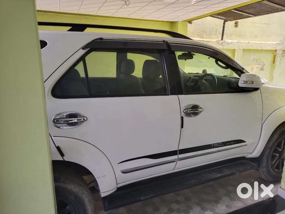 Toyota Fortuner 2015 Diesel 105000 Km Driven