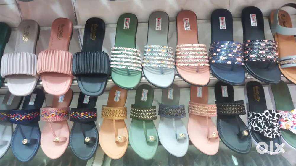 कारागिर की जरूरत है जो लेडीजblack sole चप्पल