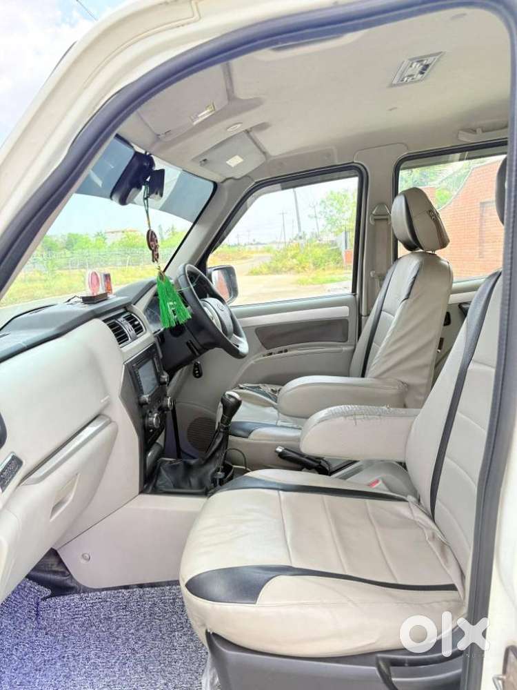 Mahindra Scorpio S10, 2017, Petrol