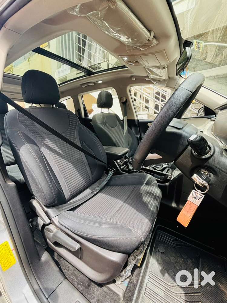 Mahindra Xuv700 Petrol 2023